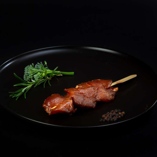 Eigengemaakte Sate varkenshaas spiesjes (3 stuks) voor op de barbecue