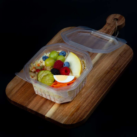 Vissalade met fruit en zuurtjes van marktslager van Bussel