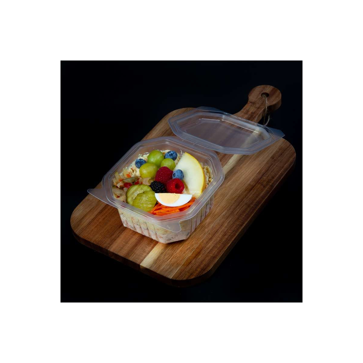 Vissalade met fruit en zuurtjes van marktslager van Bussel