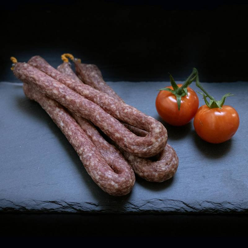 Droge worst, rond met kruidnagel van marktslager van Bussel